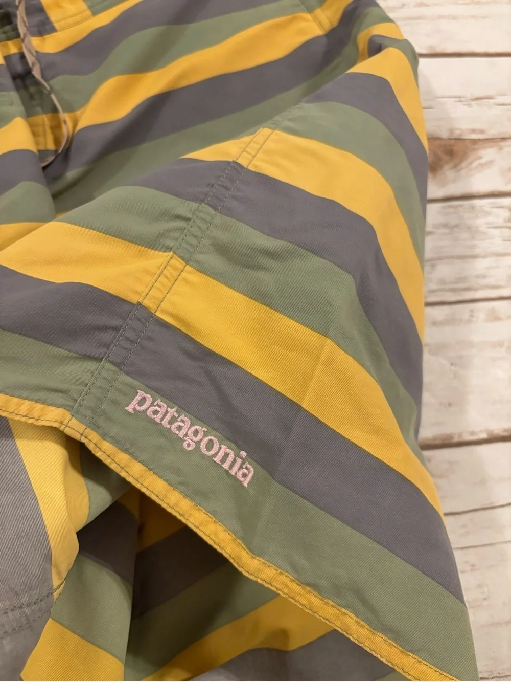 Patagonia® Worn Wear M's Wavefarer® Board Shorts Yucca Size 34